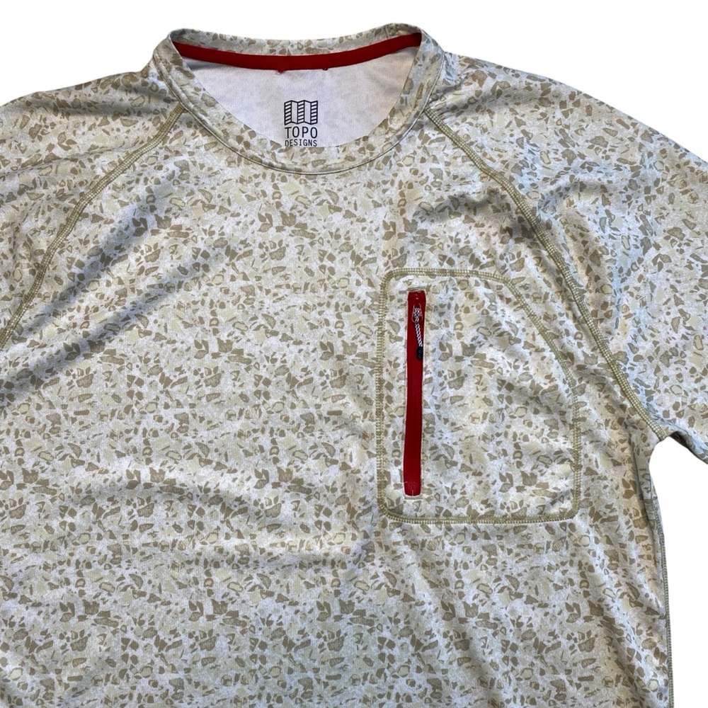 Topo Designs Zip Pocket Tee Mens Large Abstract AOP Print Short Sleeve Beige